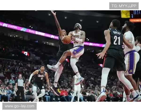 詹姆斯轮休缺阵 湖人客场负于开拓者显现影响